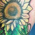Arm Blumen tattoo von Sink Candy Tattoo