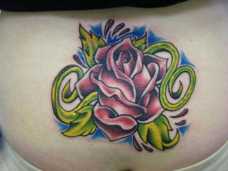 Tatuaje Flor Vientre Rosa por Sonic Tattoo