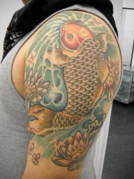 รอยสัก ญี่ปุ่น ปลาตะเพียน ปลาคราฟ โดย Sonic Tattoo
