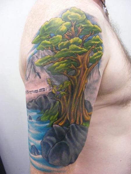 Tatuagem Ombro Árvore Paisagem por Sonic Tattoo
