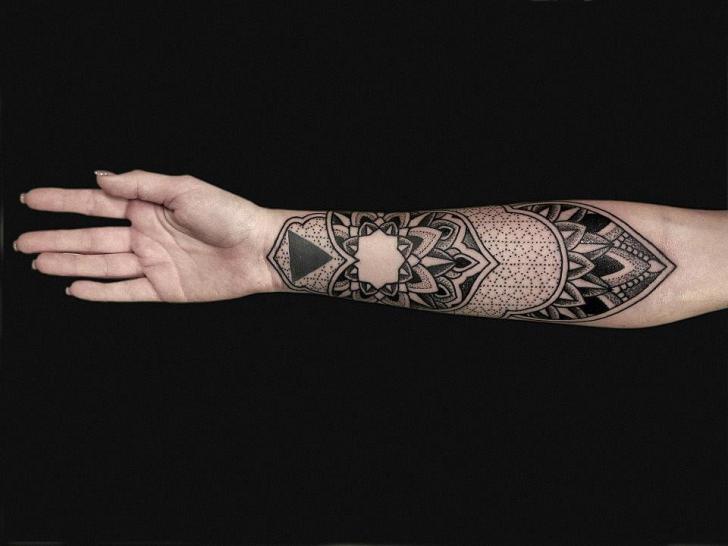 Arm Dotwork Tattoo by Nazareno Tubaro