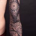 Arm Dotwork Sleeve tattoo von Nazareno Tubaro