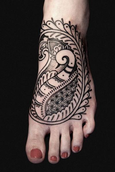 Fuß Dotwork Geometrisch Tattoo von Nazareno Tubaro