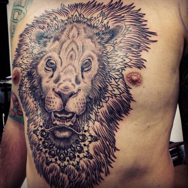 Tatouage Coffre Lion Dotwork par Gregorio Marangoni
