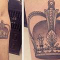 Dotwork Krone tattoo von Gregorio Marangoni