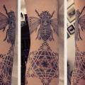 Dotwork Motte Geometrisch tattoo von Gregorio Marangoni