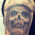 tatuaje Hombro Cráneo Dotwork Pirata por Gregorio Marangoni