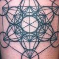 Dotwork Geometrisch tattoo von Tartu Tatoo