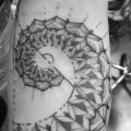 Arm Dotwork Spirale tattoo von Tartu Tatoo