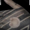 Hand Dotwork tattoo von Black Ink Power