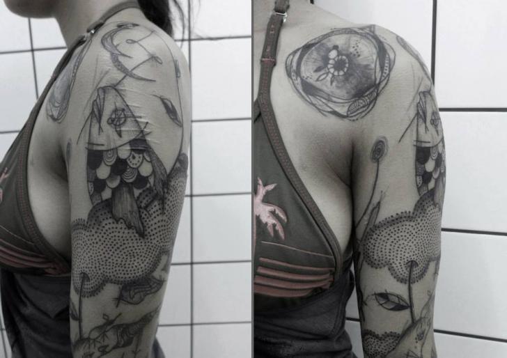 Tatuaggio Spalla Braccio Dotwork Pesce di Black Ink Power