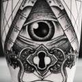 tatuaje Brazo Dios Dotwork por Leitbild