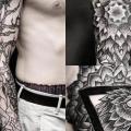 Schulter Arm Dotwork Krähen tattoo von Leitbild