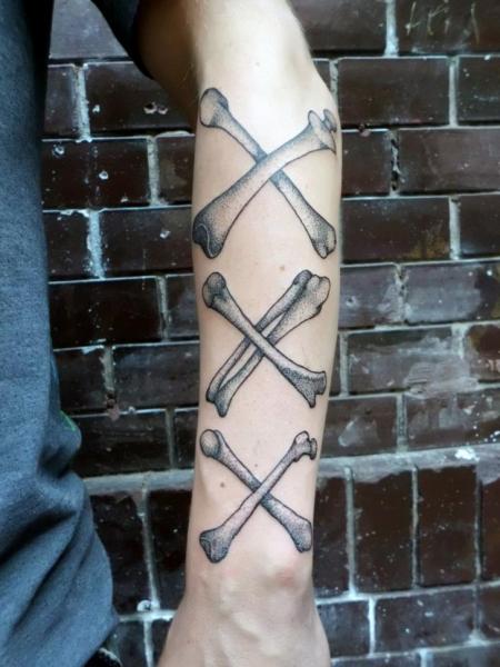 Tatuaggio Braccio Dotwork Ossa di Philippe Fernandez