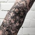 Arm Dotwork tattoo von Philippe Fernandez