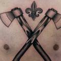 Brust Dotwork Axt tattoo von Philippe Fernandez