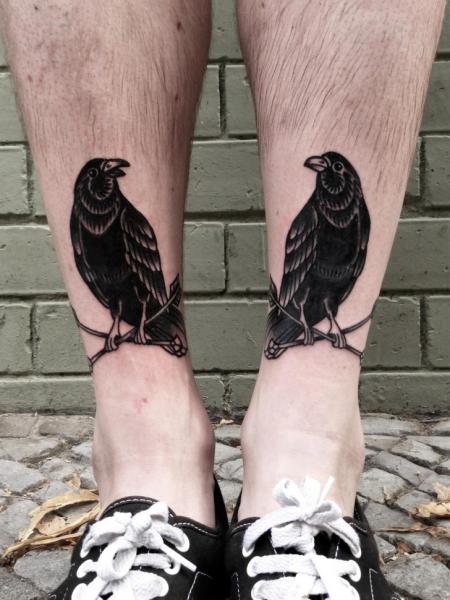 Leg Dotwork Crow Tattoo by Philippe Fernandez