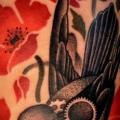 tatuaje Flor Dotwork Pájaro Muslo por Raw Tattoo
