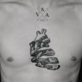 Brust Herz Dotwork tattoo von Master Tattoo