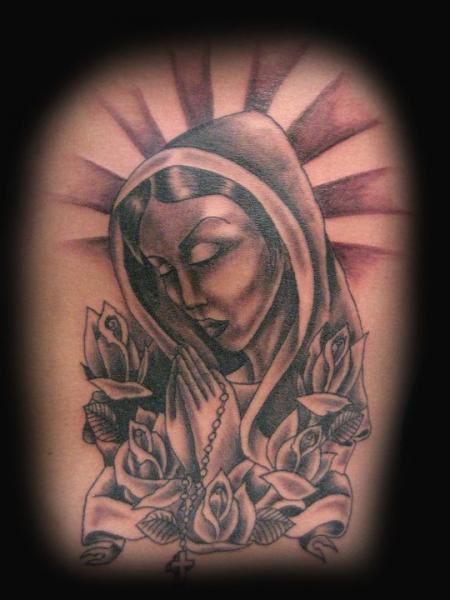 молящиеся ладони татуировка от Blood Line Tattoos