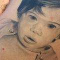 tatuaggio Braccio Realistici Bambino di Cesar Lopez Tattoo