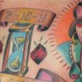 tatuaje New School Pecho Cráneo Mujer Clepsidra por Cesar Lopez Tattoo