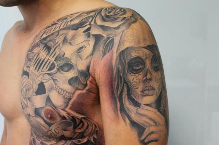 Tatuagem Ombro Peito Caveira Mexicana Mulher por Cesar Lopez Tattoo