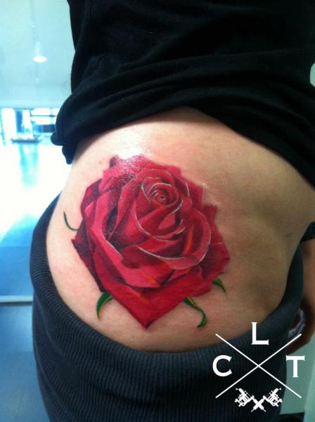 Tatuaggio Fiore Fianco Rose di Cesar Lopez Tattoo
