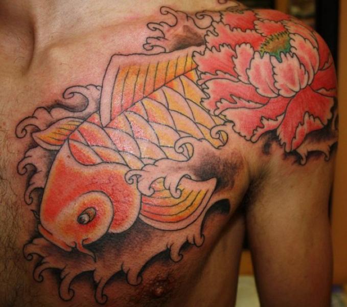Япония Карп Грудь татуировка от Cactus Tattoo
