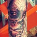 Arm Mexikanischer Totenkopf tattoo von Planeta Tattoo