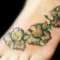 Fuß Blumen tattoo von Planeta Tattoo