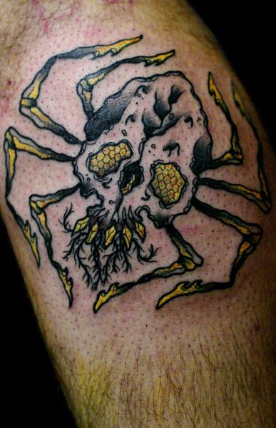 รอยสัก แขน แมงมุม โดย Sputnink Tattoo
