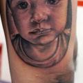 tatuaggio Braccio Realistici Bambino di Astin Tattoo
