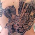 Realistische Rücken Motor Harley Davidson tattoo von Astin Tattoo