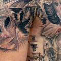 Schulter Realistische Seite Masken Venedig tattoo von Astin Tattoo
