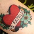 Arm Old School Herz tattoo von La Dolores Tattoo