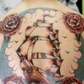 Old School Rücken Galeone tattoo von La Dolores Tattoo