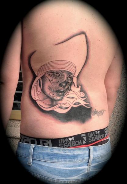 Tatuaje Cráneo Mexicano Espalda por Silver Needle Tattoo