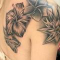 Shoulder Flower tattoo by Silver Needle Tattoo