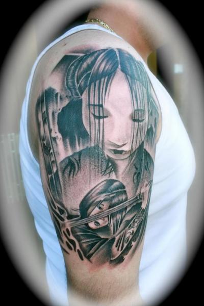 Tatouage Épaule Geisha par Silver Needle Tattoo