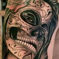 tatuaje Hombro Cráneo mexicano por Silver Needle Tattoo
