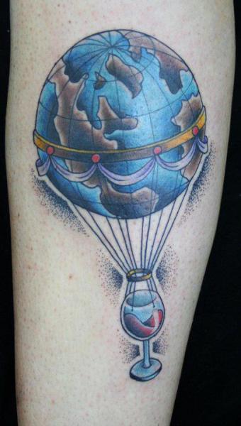 Arm Fantasie Ballon Welt Tattoo von Bonic Cadaver