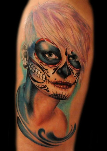 Tatuaje Brazo Cráneo Mexicano por Art Line Tattoo