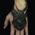 Hand Dotwork Reh tattoo von Tin Tin Tattoos