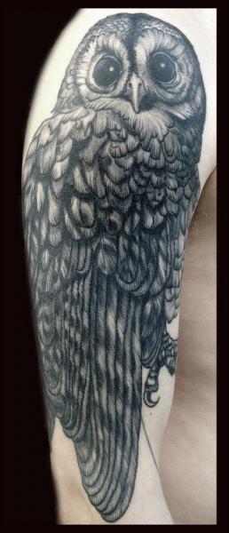 Tatuaggio Spalla Gufo di Tin Tin Tattoos