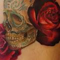 Totenkopf Rose Oberschenkel tattoo von Grimmy 3D Tattoo