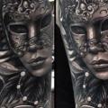 Schulter Masken Schloss tattoo von Darren Wright Tattoos
