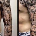 Uhr Sleeve tattoo von Darren Wright Tattoos