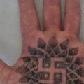 Hand Dotwork tattoo von Renaissance Tattoo