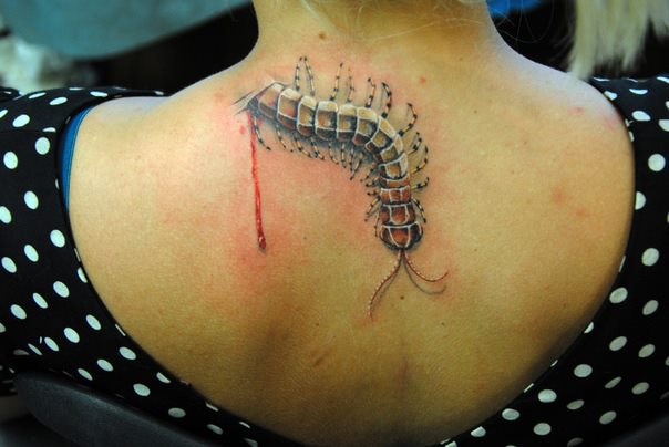 Tatuaje Espalda Gusano por Mai Tattoo
